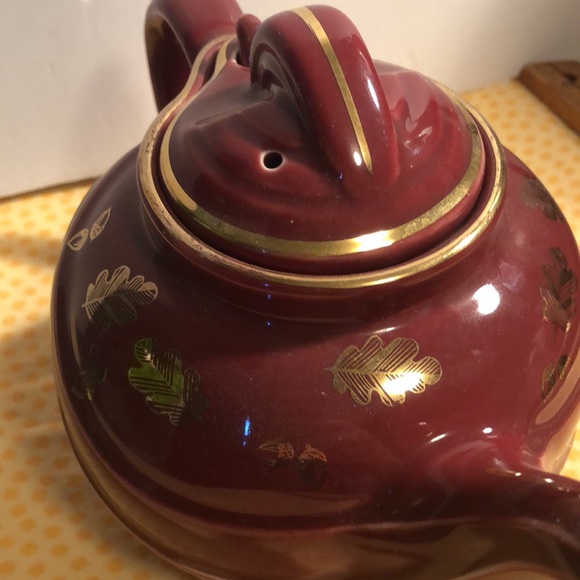 Vintage Hall burgundy and gold tea pot with hook lid - Picture 7 of 13